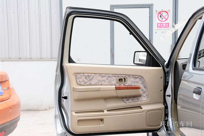 2011款 2.4L汽油四驅(qū)標(biāo)準(zhǔn)型