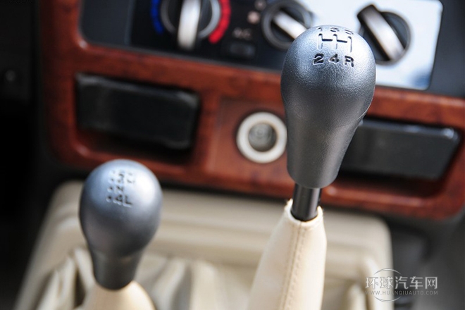 2011款 2.4L汽油四驅標準型