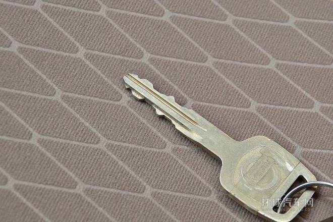 2013款 2.4L汽油兩驅標準型