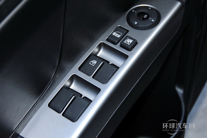 2013款 兩廂 1.5L 手動(dòng)尊貴型