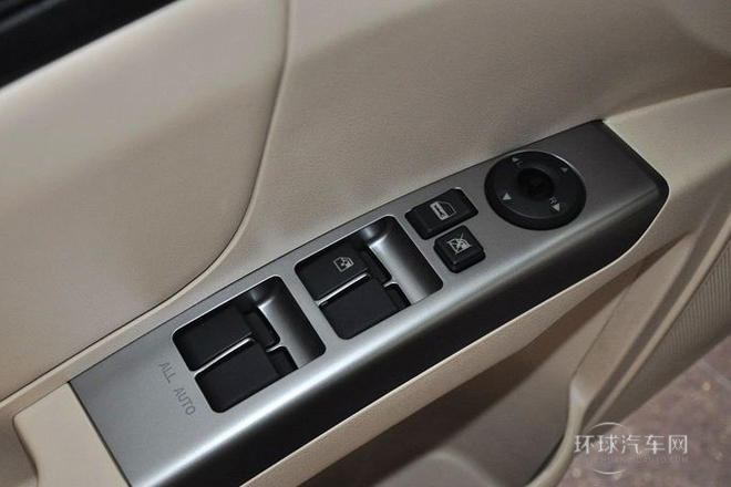 2013款 兩廂 1.8L CVT尊貴型