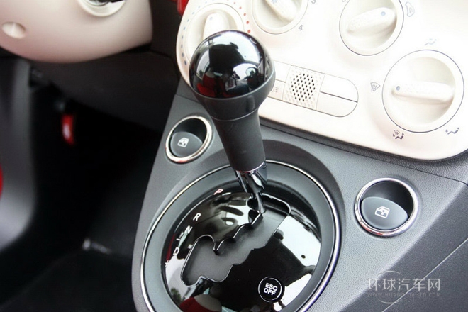 2012款 1.4L 敞篷時(shí)尚版