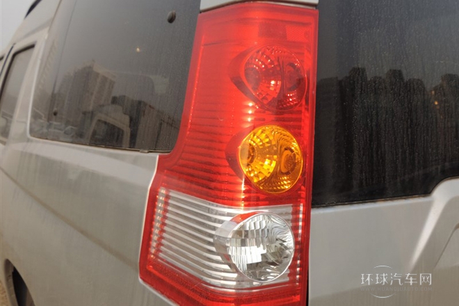 2012款 2.4L兩驅(qū)標(biāo)準(zhǔn)版7座ZN6494