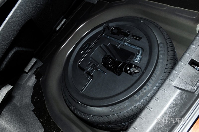 2013款 三廂 1.8L CVT尊貴型