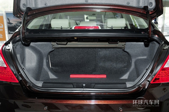 2013款 三廂 1.8L CVT尊貴型