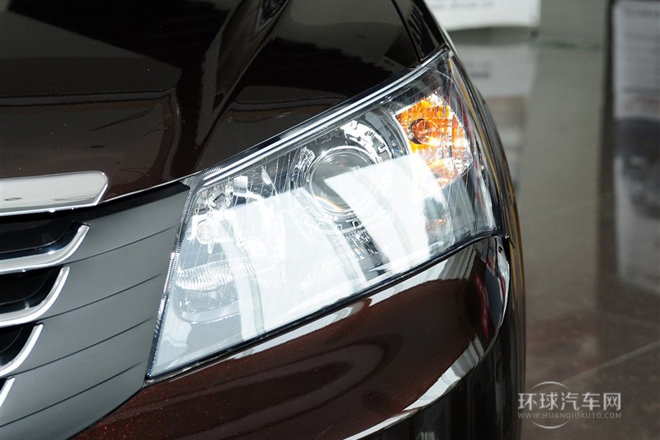 2013款 三廂 1.8L CVT尊貴型