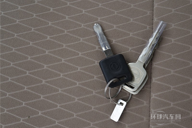 2013款 2.4L兩驅標準型5座ZN6494