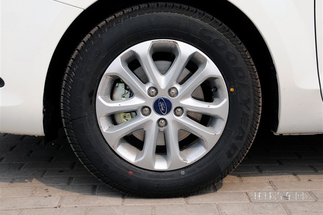 2013款 兩廂經典 1.8L MT基本型