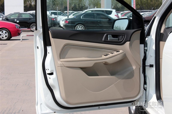 2013款 三廂經典 1.8L AT基本型