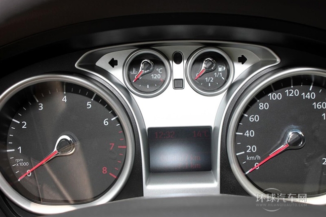 2013款 三廂經典 1.8L AT基本型