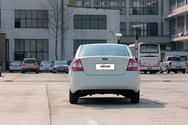 2013款 三廂經典 1.8L AT基本型