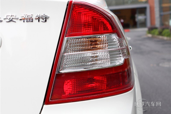 2013款 三廂經(jīng)典 1.8L MT百萬紀(jì)念版