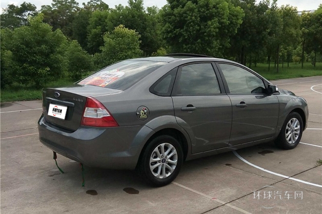 2013款 三廂經(jīng)典 1.8L AT百萬(wàn)紀(jì)念版