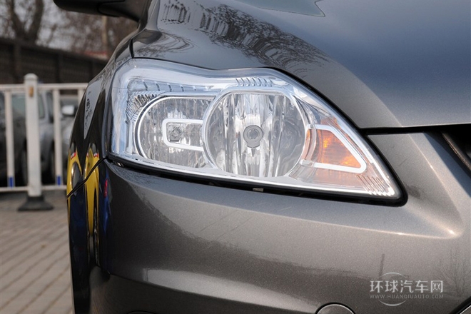 2013款 三廂經典 1.8L MT時尚型