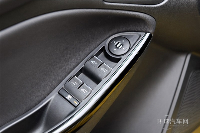 2012款 兩廂 2.0L MT豪華運動型