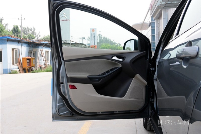 2012款 三廂 1.6L MT舒適型