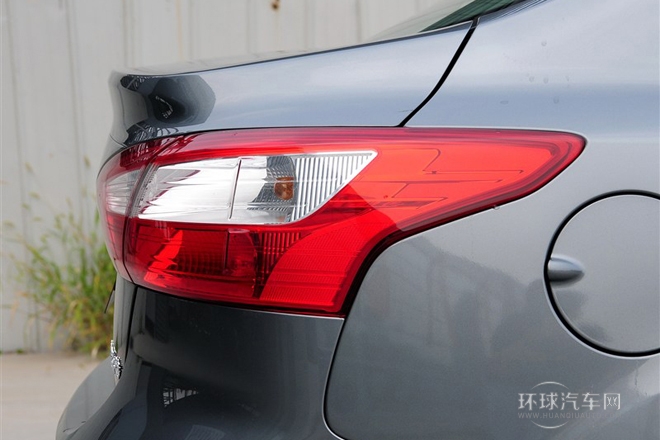 2012款 三廂 1.6L MT舒適型