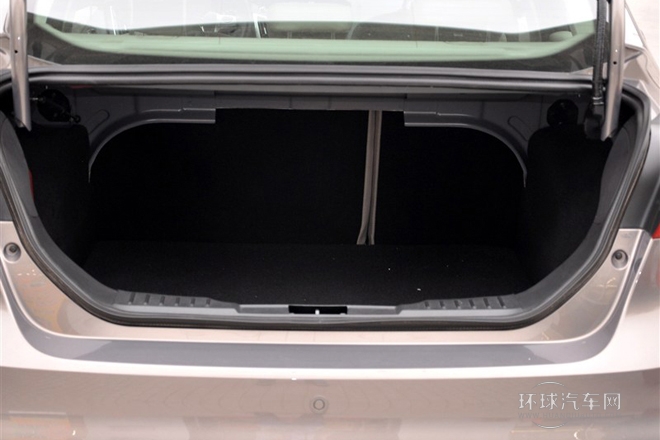 2012款 三廂 1.6L AT尊貴型