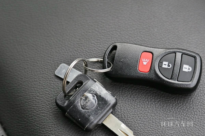 2013款 2.4L 兩驅(qū)標(biāo)準(zhǔn)紀(jì)念版 國(guó)IV