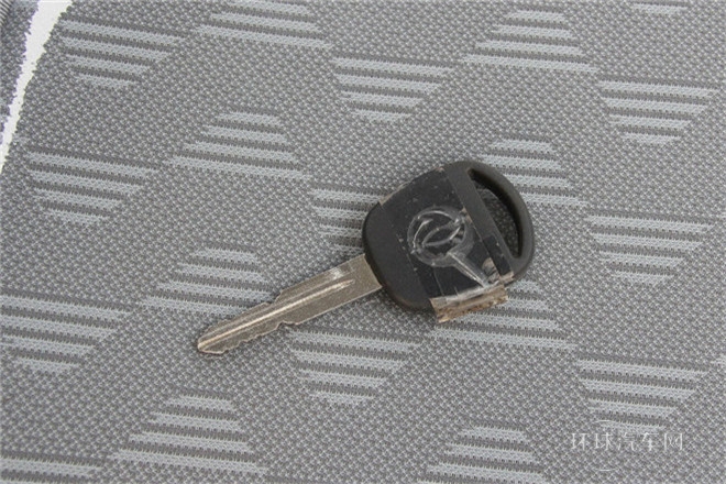 2011款 1.3L基本型有護欄