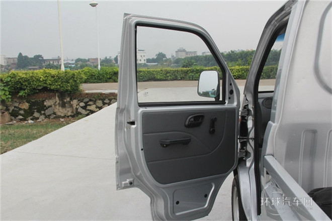 2011款 1.3L基本型有護欄