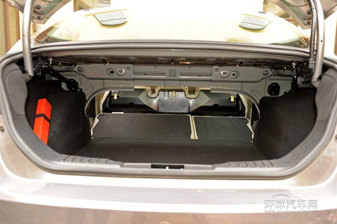 2012款 三廂 2.0L AT旗艦型