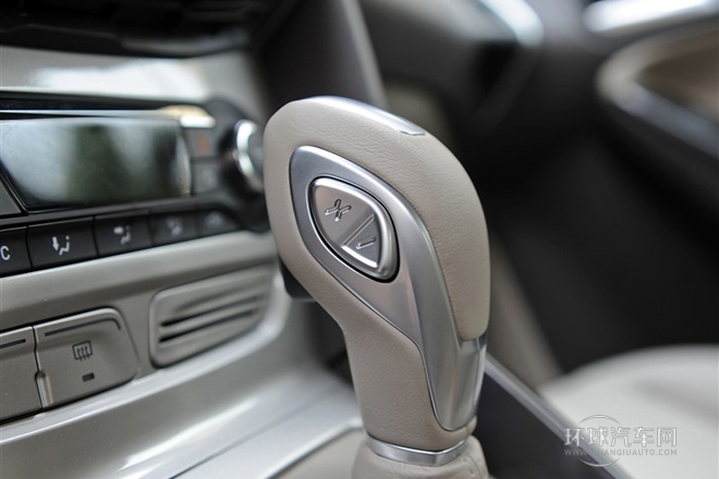 2012款 三廂 2.0L AT旗艦型