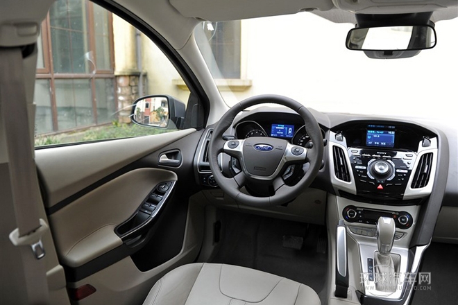 2012款 三廂 2.0L AT旗艦型