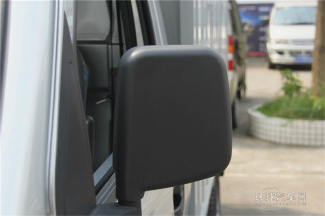 2011款 1.3L基本型有護欄