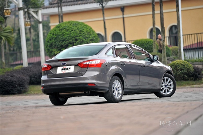 2012款 三廂 2.0L AT旗艦型