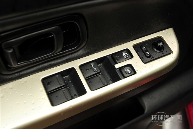 2013款 2.4L 四驅豪華紀念版 國IV