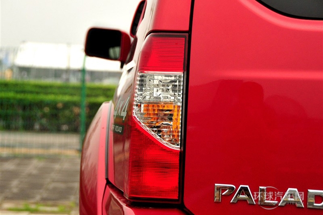 2013款 2.4L 四驅(qū)豪華紀(jì)念版 國(guó)IV