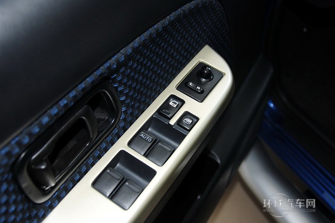 2013款 2.4L 四驅豪華型 國IV