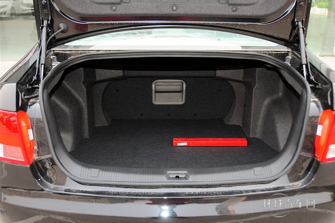 2013款 2.0L 自動尊貴型