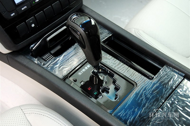 2013款 2.0L 自動尊貴型