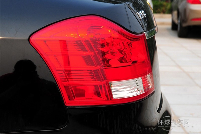 2013款 2.0L 自動尊貴型