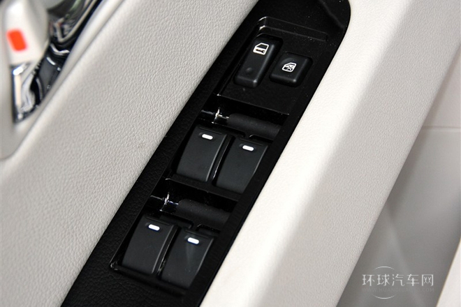 2013款 2.4L 自動尊貴型