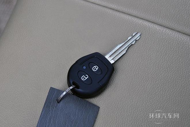 2012款 2.4L 手動兩驅豪華型