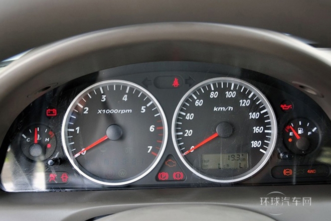 2012款 2.4L 手動(dòng)兩驅(qū)豪華型