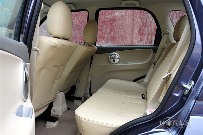 2010款 1.3L 手動標(biāo)準(zhǔn)型