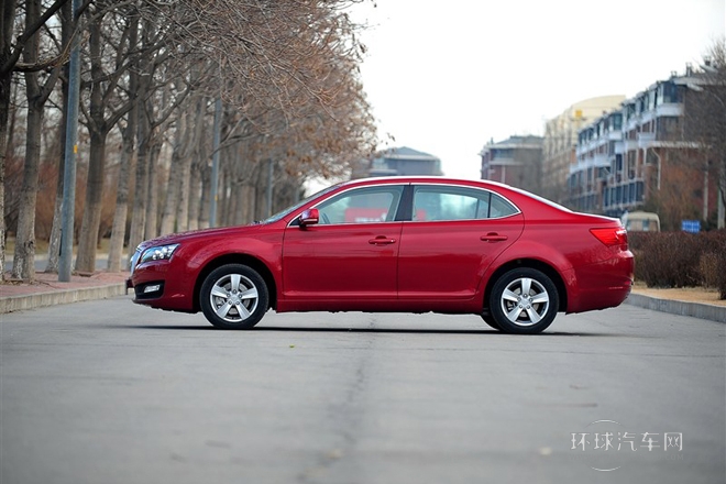 2013款 2.0L 手動舒適型