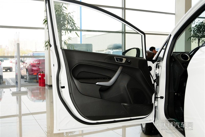 2013款 兩廂 1.5L 手動時尚型