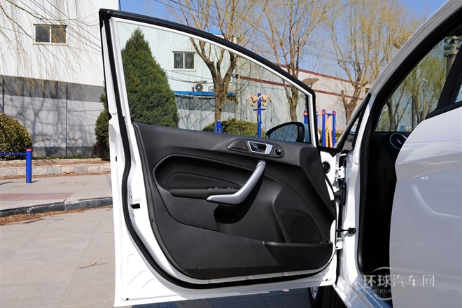 2013款 兩廂 1.5L 自動品尚型