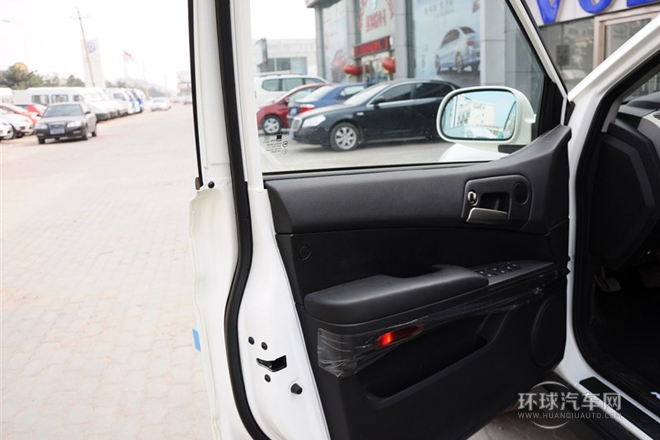 2011款 2.0T 兩驅(qū)豪華導(dǎo)航版