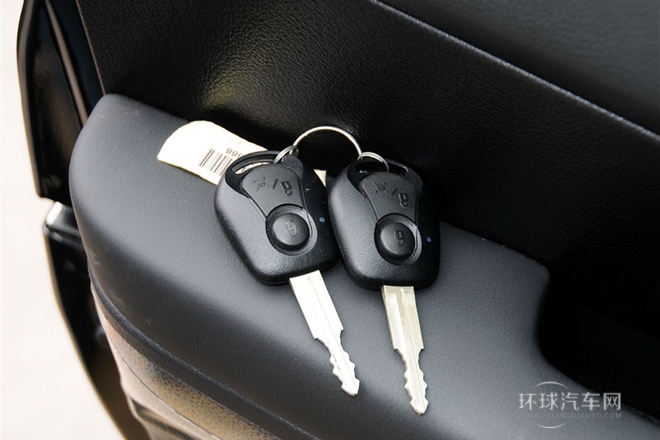 2011款 2.0T 四驅(qū)精英導(dǎo)航版