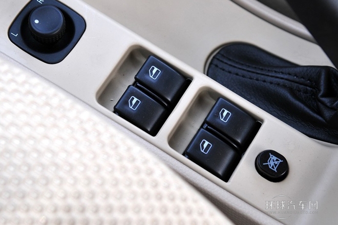 2011款 三廂 1.5L 手動(dòng)舒適型