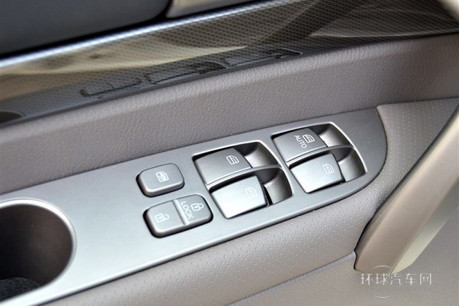 2014款 2.0T 柴油兩驅豪華導航版