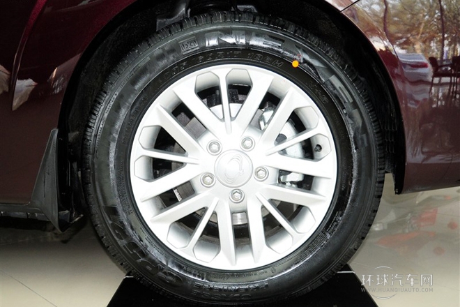 2014款 2.0T 柴油四驅(qū)豪華導(dǎo)航版