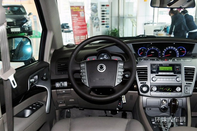 2014款 2.0T 柴油四驅(qū)豪華導(dǎo)航版