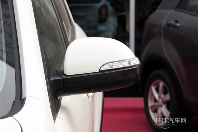 2014款 2.0L 汽油兩驅手動舒適導航版